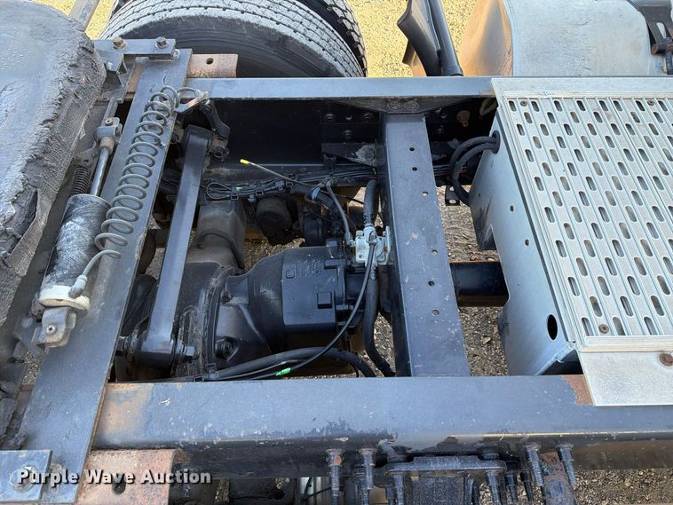 image for item FC3439 2012 Volvo VNL semi truck