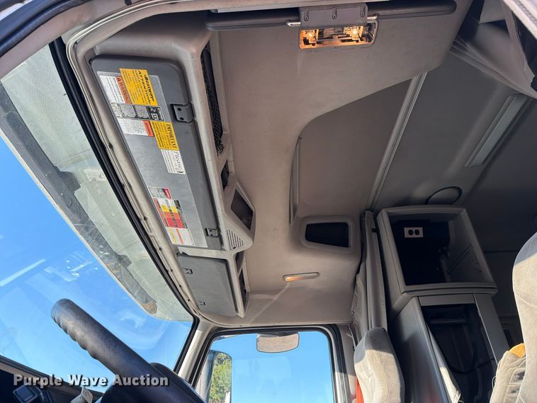 image for item FC3439 2012 Volvo VNL semi truck
