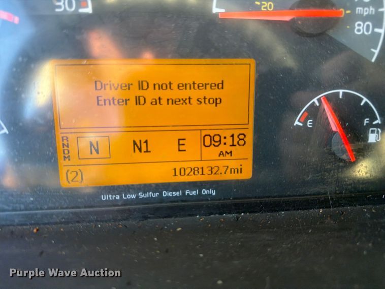 image for item FC3439 2012 Volvo VNL semi truck