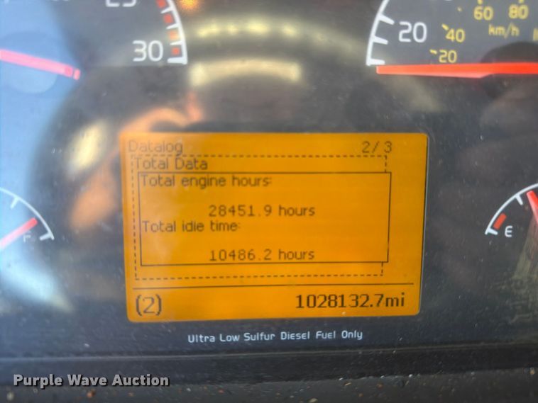 image for item FC3439 2012 Volvo VNL semi truck