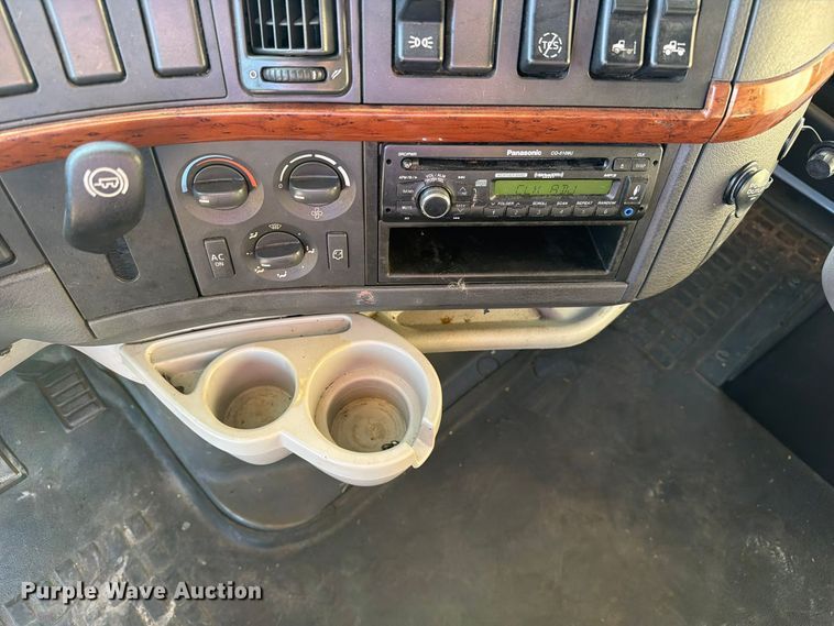 image for item FC3439 2012 Volvo VNL semi truck
