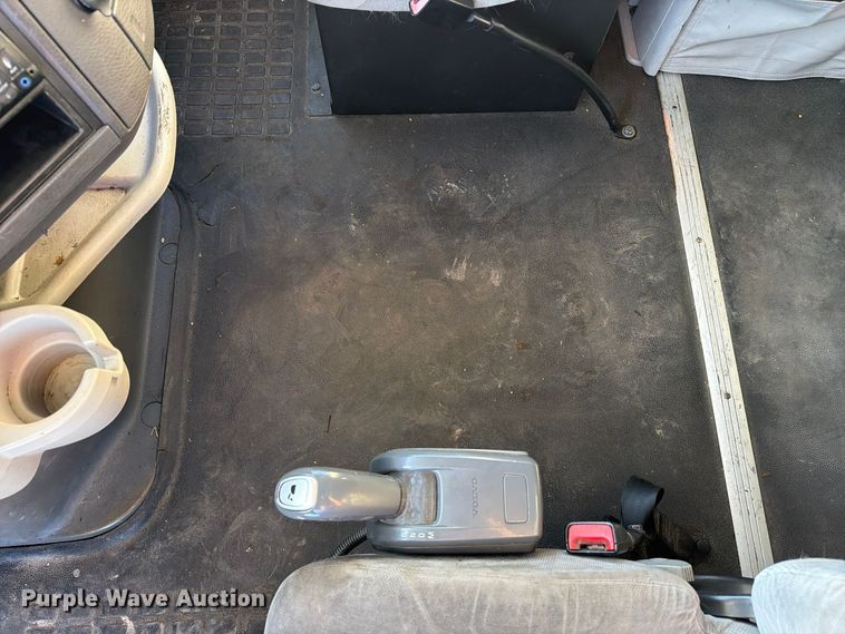 image for item FC3439 2012 Volvo VNL semi truck