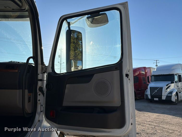 image for item FC3439 2012 Volvo VNL semi truck