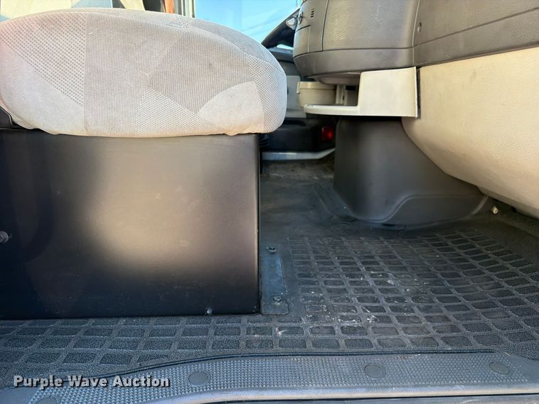 image for item FC3439 2012 Volvo VNL semi truck