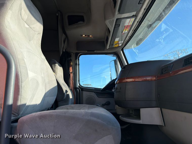 image for item FC3439 2012 Volvo VNL semi truck
