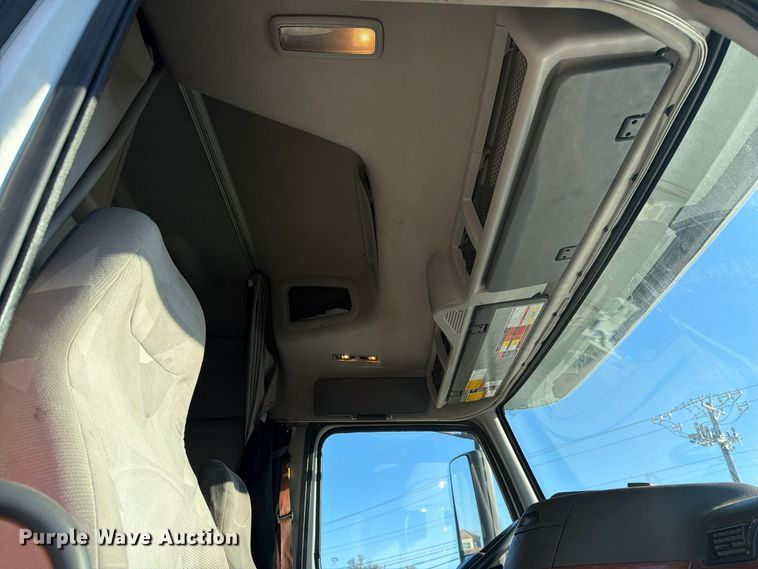 image for item FC3439 2012 Volvo VNL semi truck