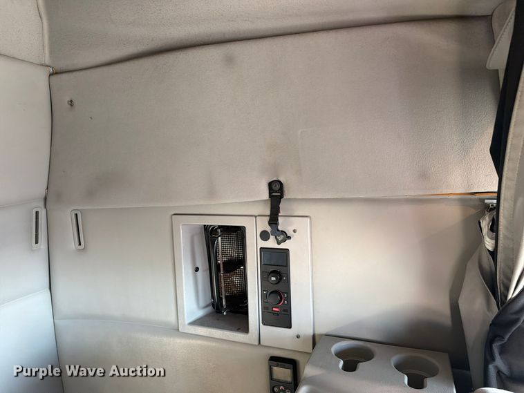 image for item FC3439 2012 Volvo VNL semi truck