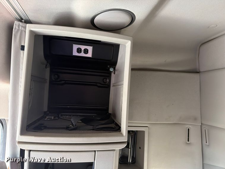 image for item FC3439 2012 Volvo VNL semi truck