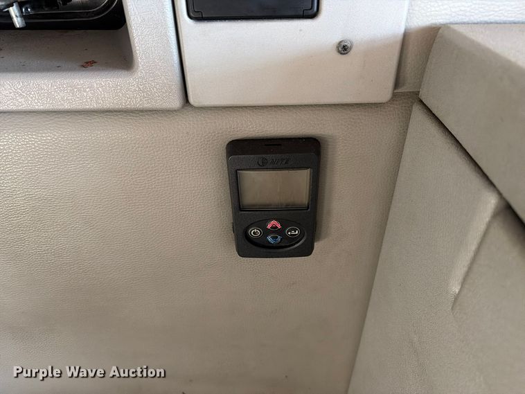 image for item FC3439 2012 Volvo VNL semi truck