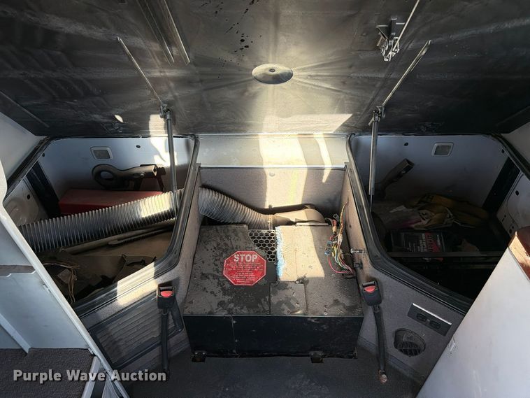 image for item FC3439 2012 Volvo VNL semi truck