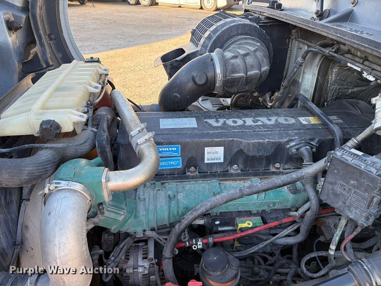 image for item FC3439 2012 Volvo VNL semi truck