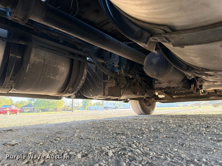 image for item FC3439 2012 Volvo VNL semi truck