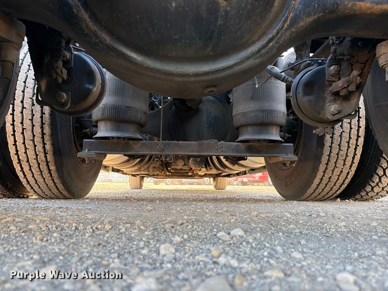 image for item FC3439 2012 Volvo VNL semi truck