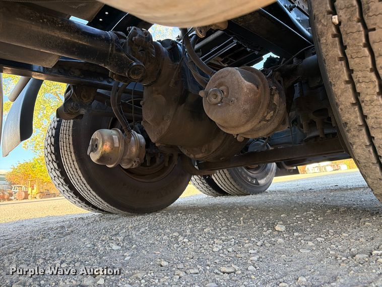image for item FC3439 2012 Volvo VNL semi truck