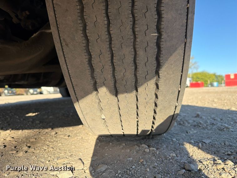 image for item FC3439 2012 Volvo VNL semi truck