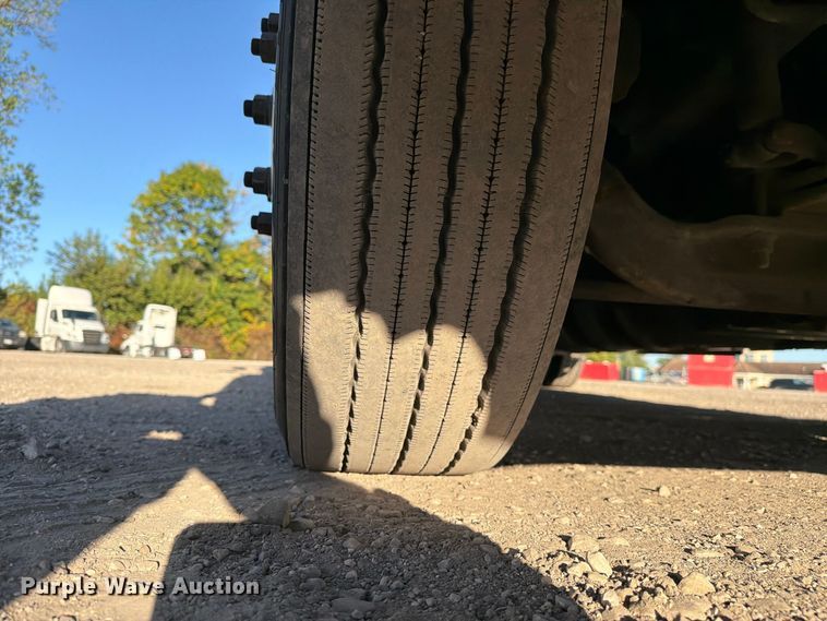 image for item FC3439 2012 Volvo VNL semi truck