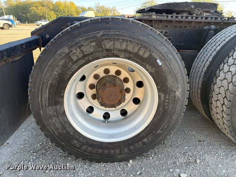 image for item FC3439 2012 Volvo VNL semi truck