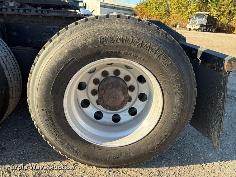 image for item FC3439 2012 Volvo VNL semi truck
