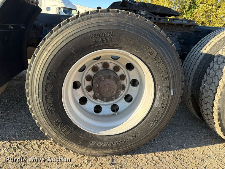 image for item FC3439 2012 Volvo VNL semi truck