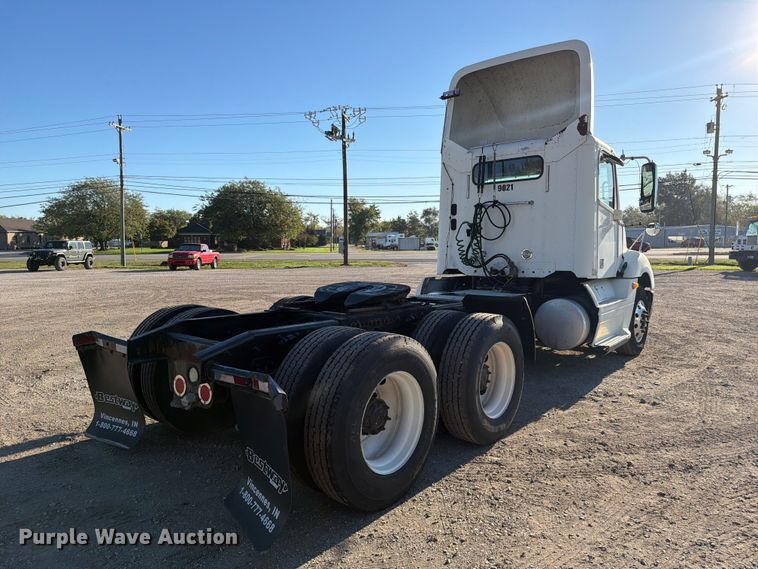 image for item FC3440 2015 Freightliner Glider semi truck