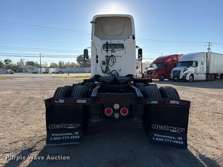 image for item FC3440 2015 Freightliner Glider semi truck