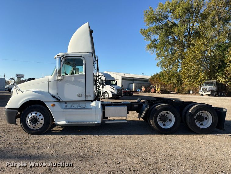 image for item FC3440 2015 Freightliner Glider semi truck