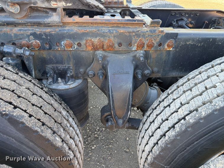 image for item FC3440 2015 Freightliner Glider semi truck
