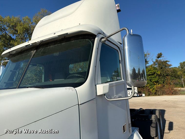 image for item FC3440 2015 Freightliner Glider semi truck