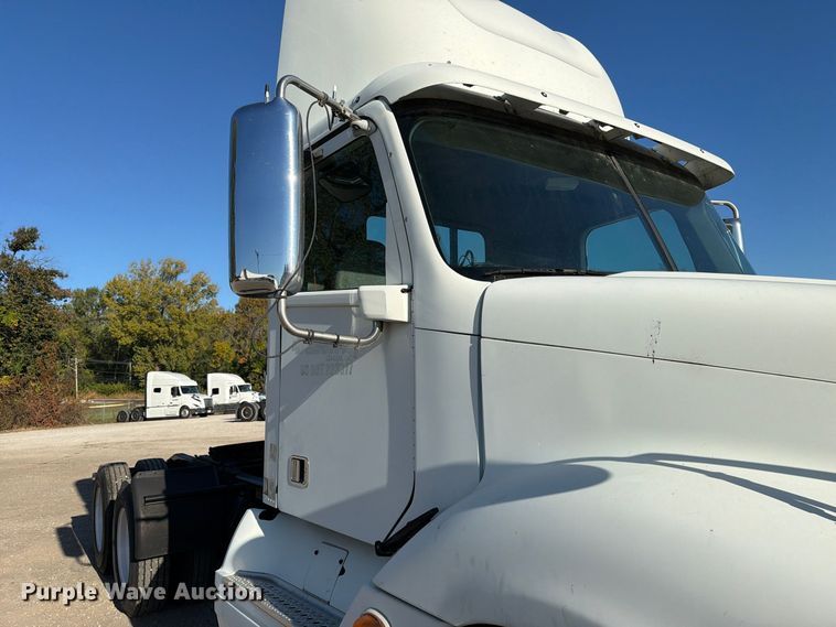 image for item FC3440 2015 Freightliner Glider semi truck