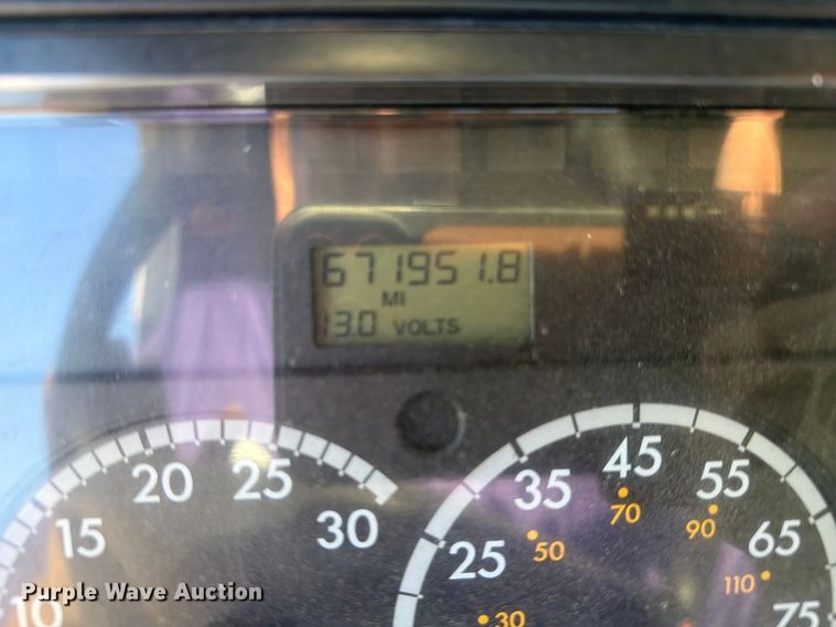 image for item FC3440 2015 Freightliner Glider semi truck