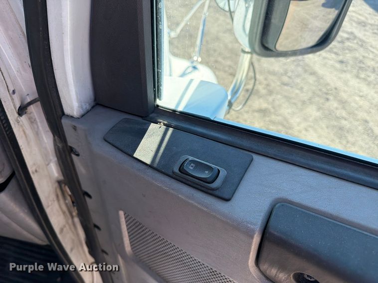 image for item FC3440 2015 Freightliner Glider semi truck