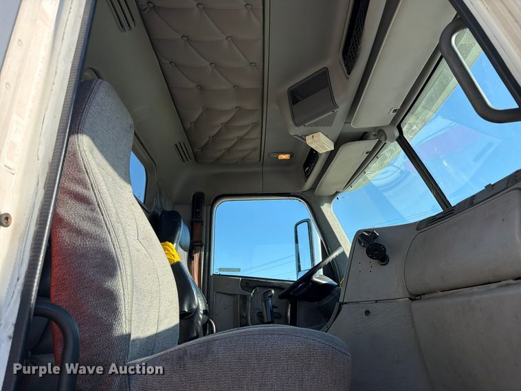 image for item FC3440 2015 Freightliner Glider semi truck