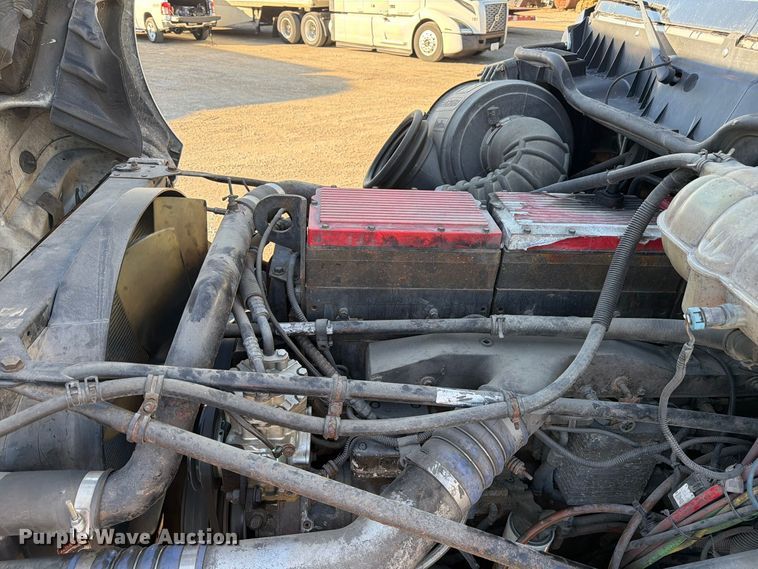 image for item FC3440 2015 Freightliner Glider semi truck