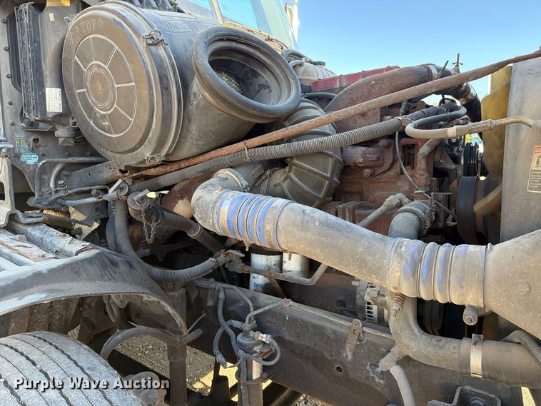 image for item FC3440 2015 Freightliner Glider semi truck