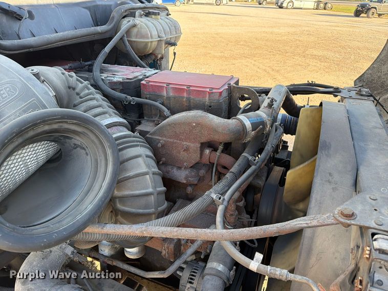 image for item FC3440 2015 Freightliner Glider semi truck