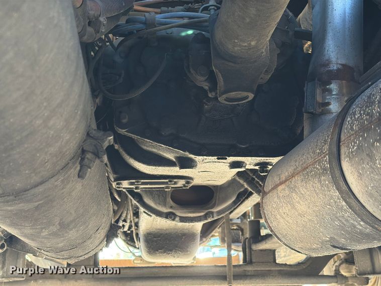 image for item FC3440 2015 Freightliner Glider semi truck
