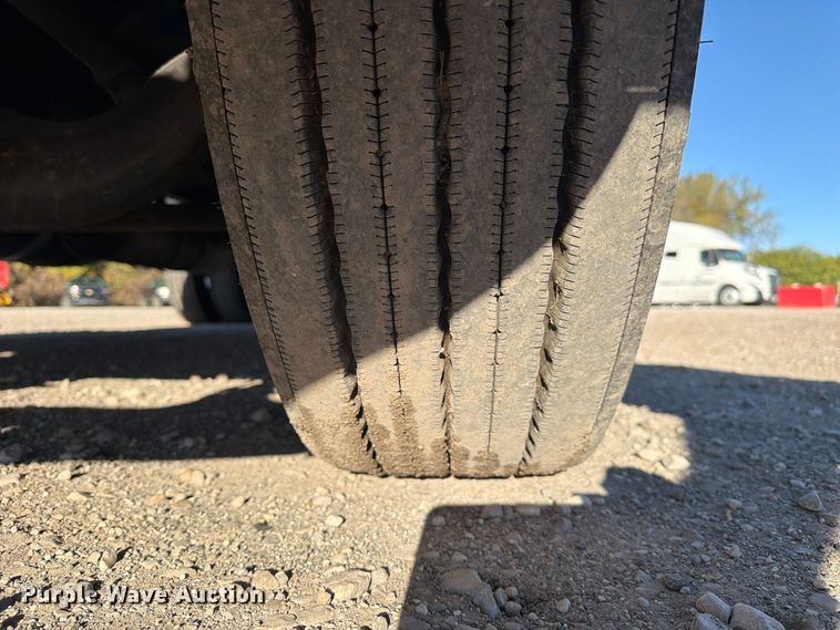 image for item FC3440 2015 Freightliner Glider semi truck