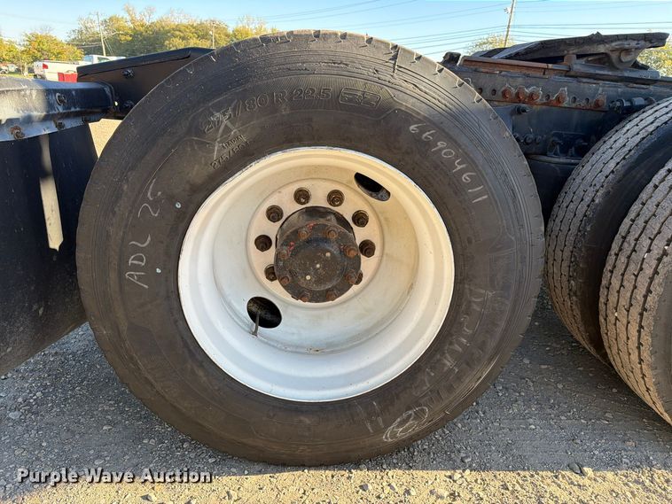 image for item FC3440 2015 Freightliner Glider semi truck