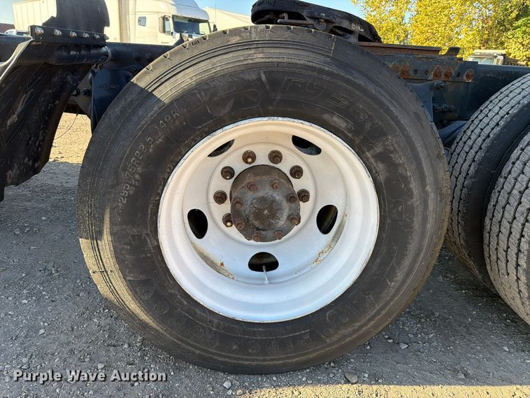 image for item FC3440 2015 Freightliner Glider semi truck