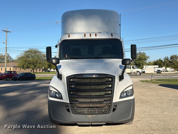 image for item FC3441 2021 Freightliner Cascadia semi truck