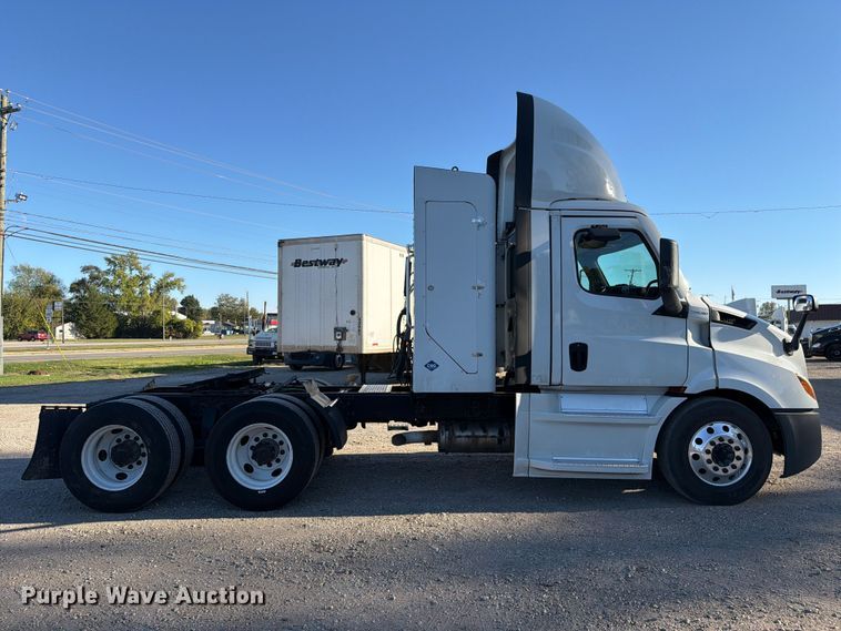image for item FC3441 2021 Freightliner Cascadia semi truck