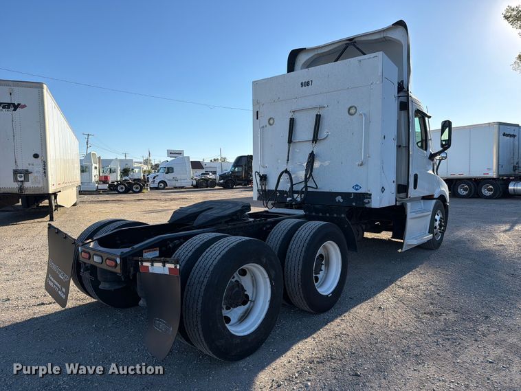 image for item FC3441 2021 Freightliner Cascadia semi truck