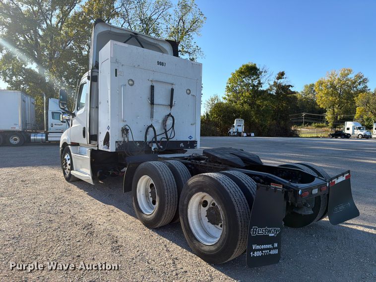 image for item FC3441 2021 Freightliner Cascadia semi truck