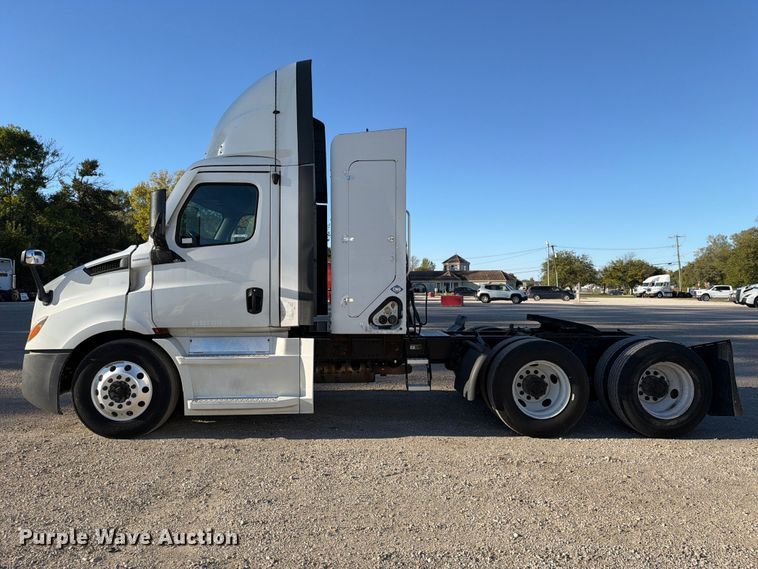 image for item FC3441 2021 Freightliner Cascadia semi truck