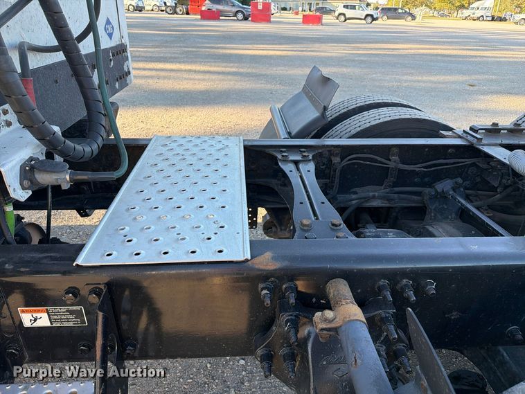 image for item FC3441 2021 Freightliner Cascadia semi truck