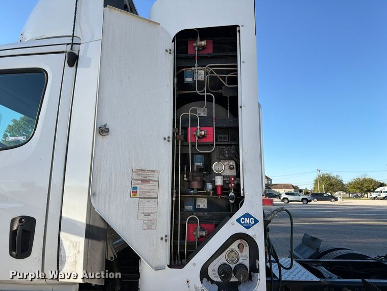 image for item FC3441 2021 Freightliner Cascadia semi truck