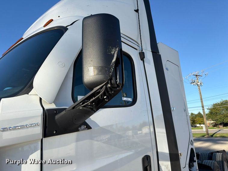 image for item FC3441 2021 Freightliner Cascadia semi truck