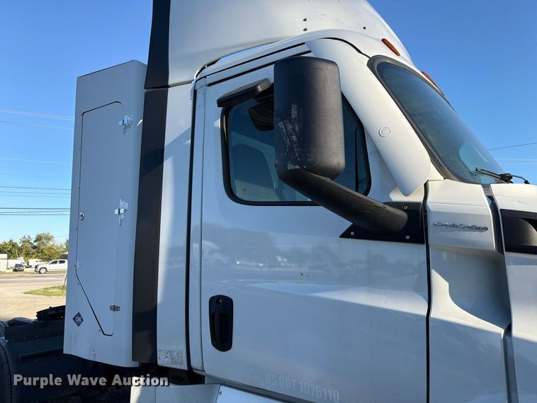 image for item FC3441 2021 Freightliner Cascadia semi truck