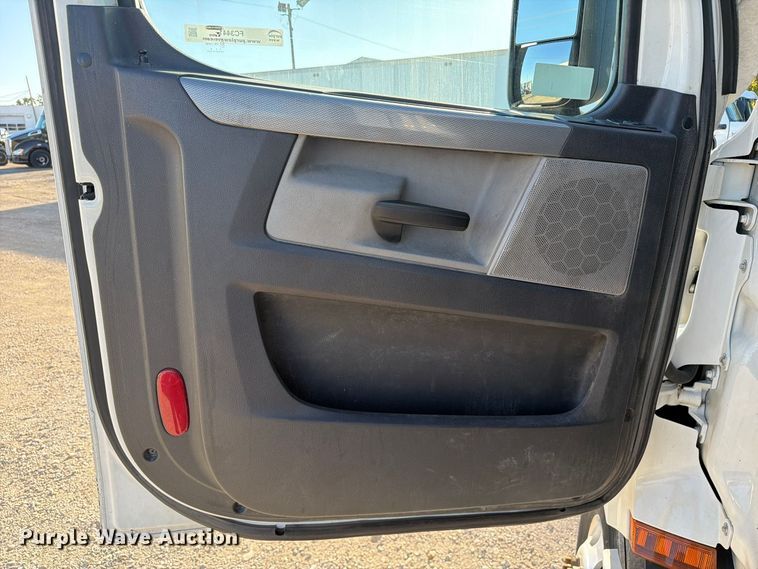 image for item FC3441 2021 Freightliner Cascadia semi truck
