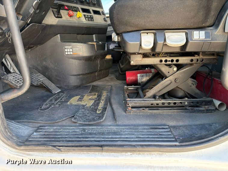 image for item FC3441 2021 Freightliner Cascadia semi truck
